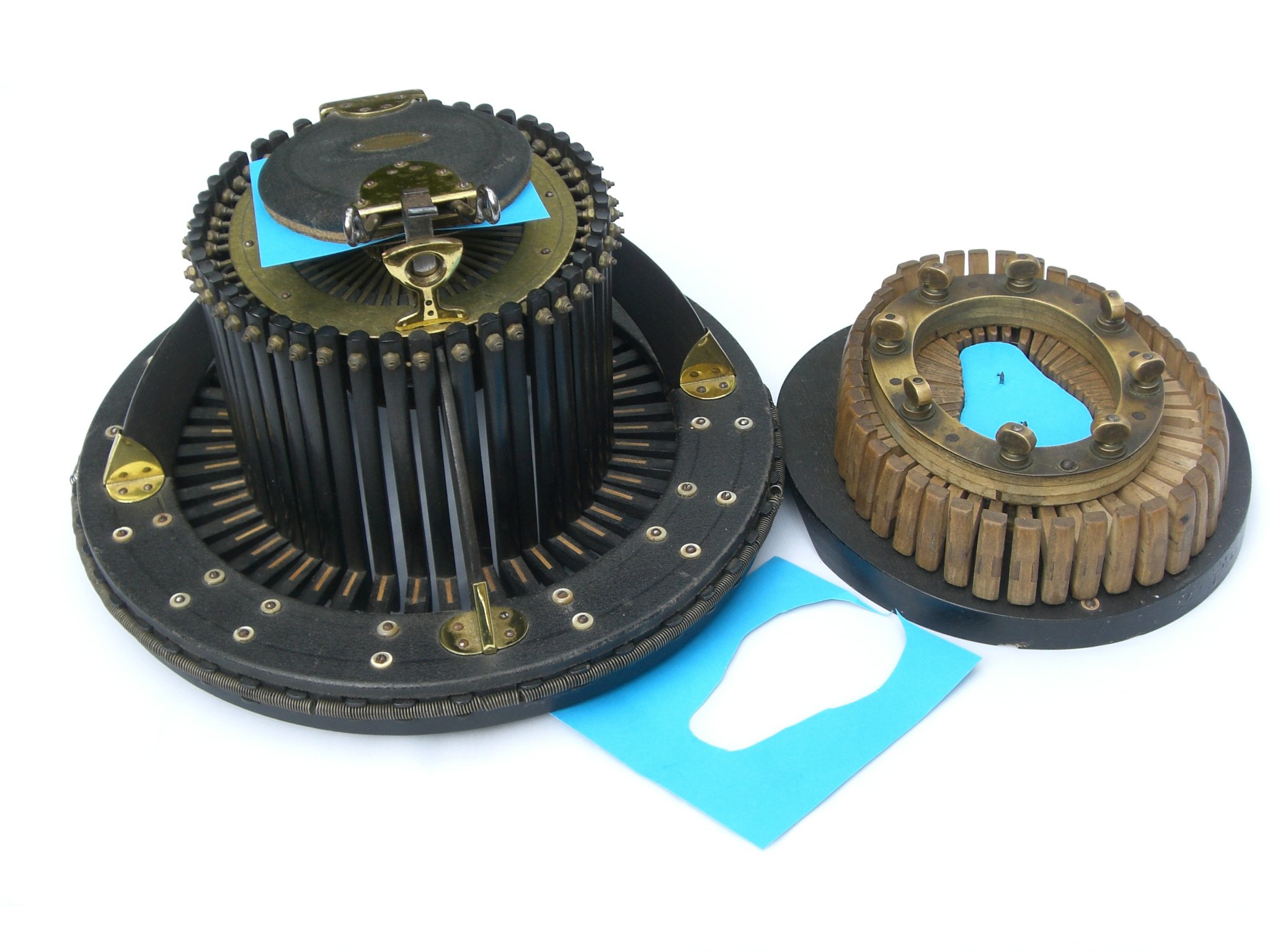 Title: Conformateur and Formillion - Description: Tools to measure head shape and size